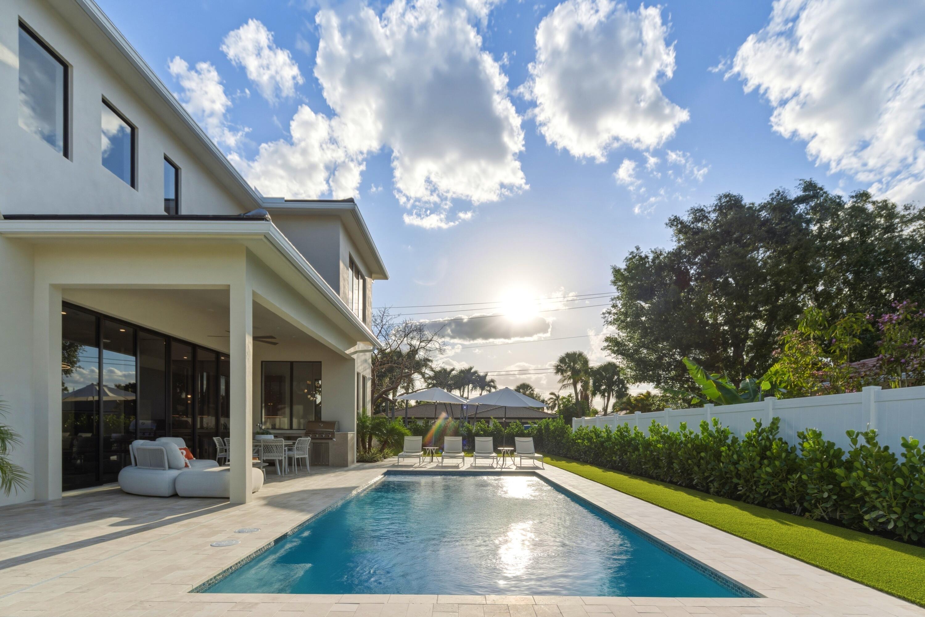 LAKE FLORESTA PARK - Residential