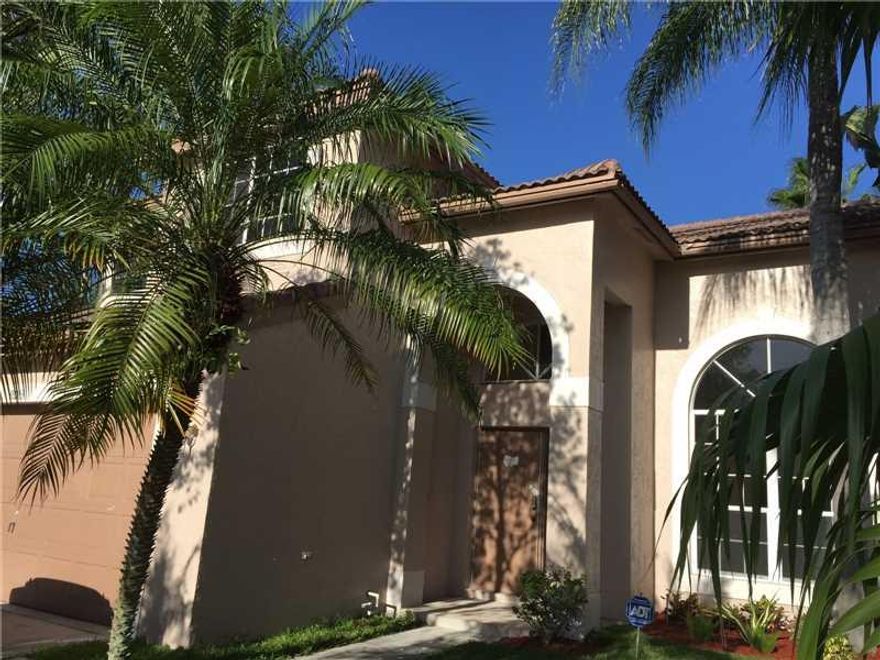 ELEGANTLY REMODELED TO PERFECTION! DESIGNER TOUCHES THROUGHOUT. THIS HOME HAS AN OPEN FLOOR PLAN, SPACIOUS LAYOUT, VOLUME CEILINGS, BEAUTIFUL WINDOWS. FRESHLY PAINTED INTERIOR , GORGEOUS KITCHEN CABINETRY AND GRANITE COUNTERTOPS WITH ISLAND, SS APPLIANCES ,  NEW TILE & WOOD LAMINATE FLOORING, ALL NEUTRAL COLORS,  NEW AC, NEW LUSH LANDSCAPING, UNDERGROUND WATER SPRINKLER SYSTEM, HUGE SCREENED IN PATIO, DECK OFF MASTER BEDROOM WITH LAKE VIEW,  EXCELLENT LOCATION IN BEAUTIFUL SILVER LAKES COMMUNITY.