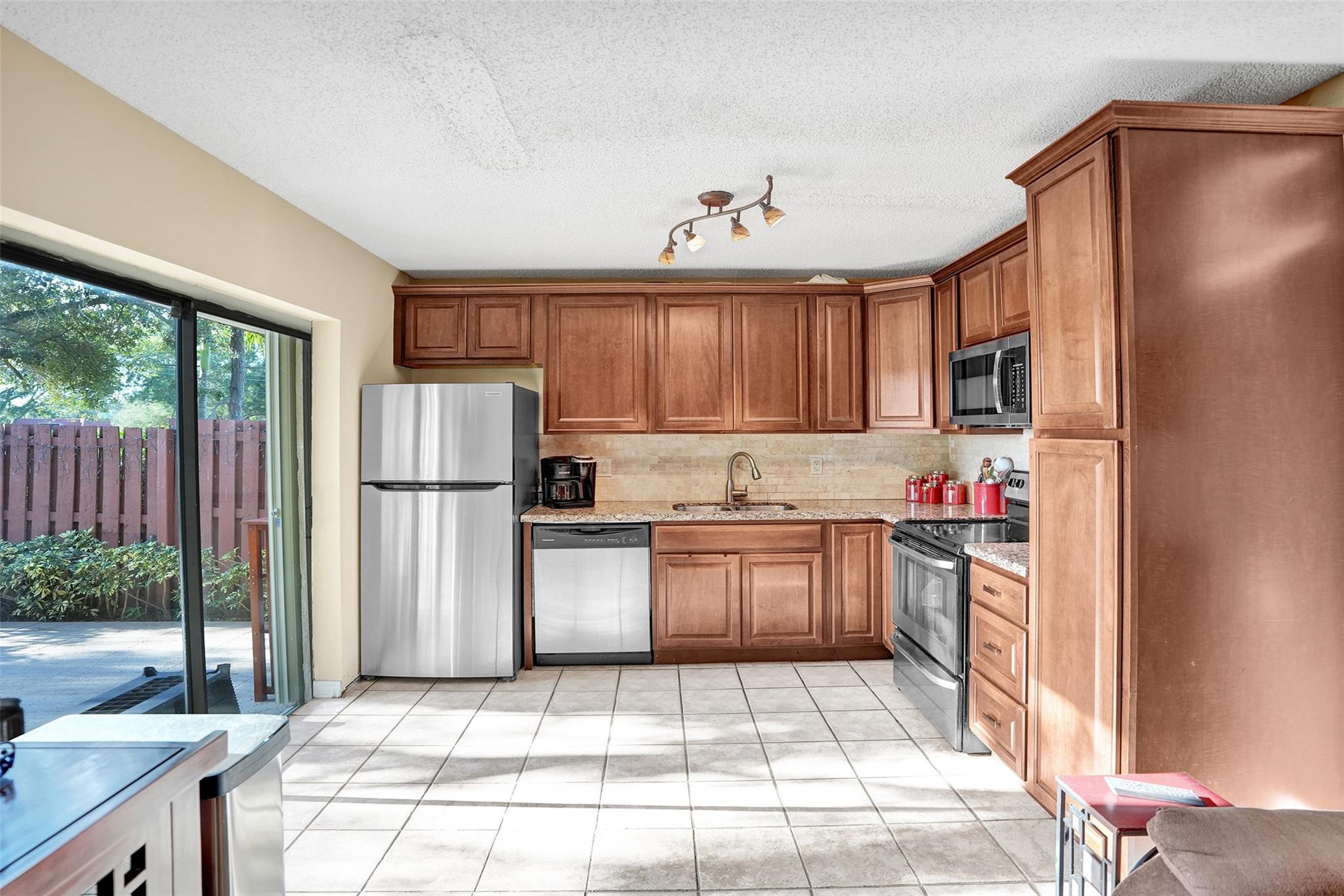 LAKESIDE - Residential