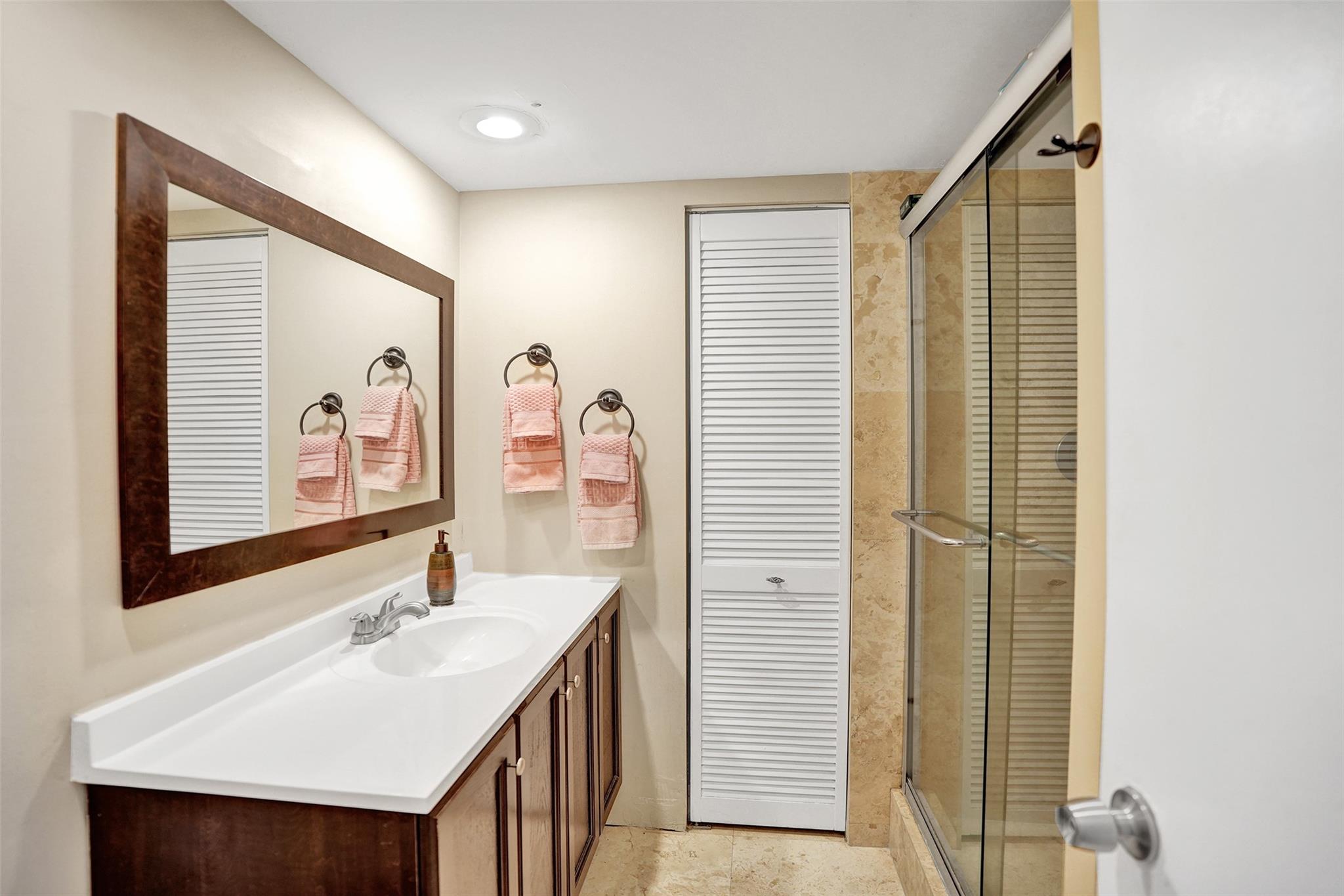 LAKESIDE - Residential