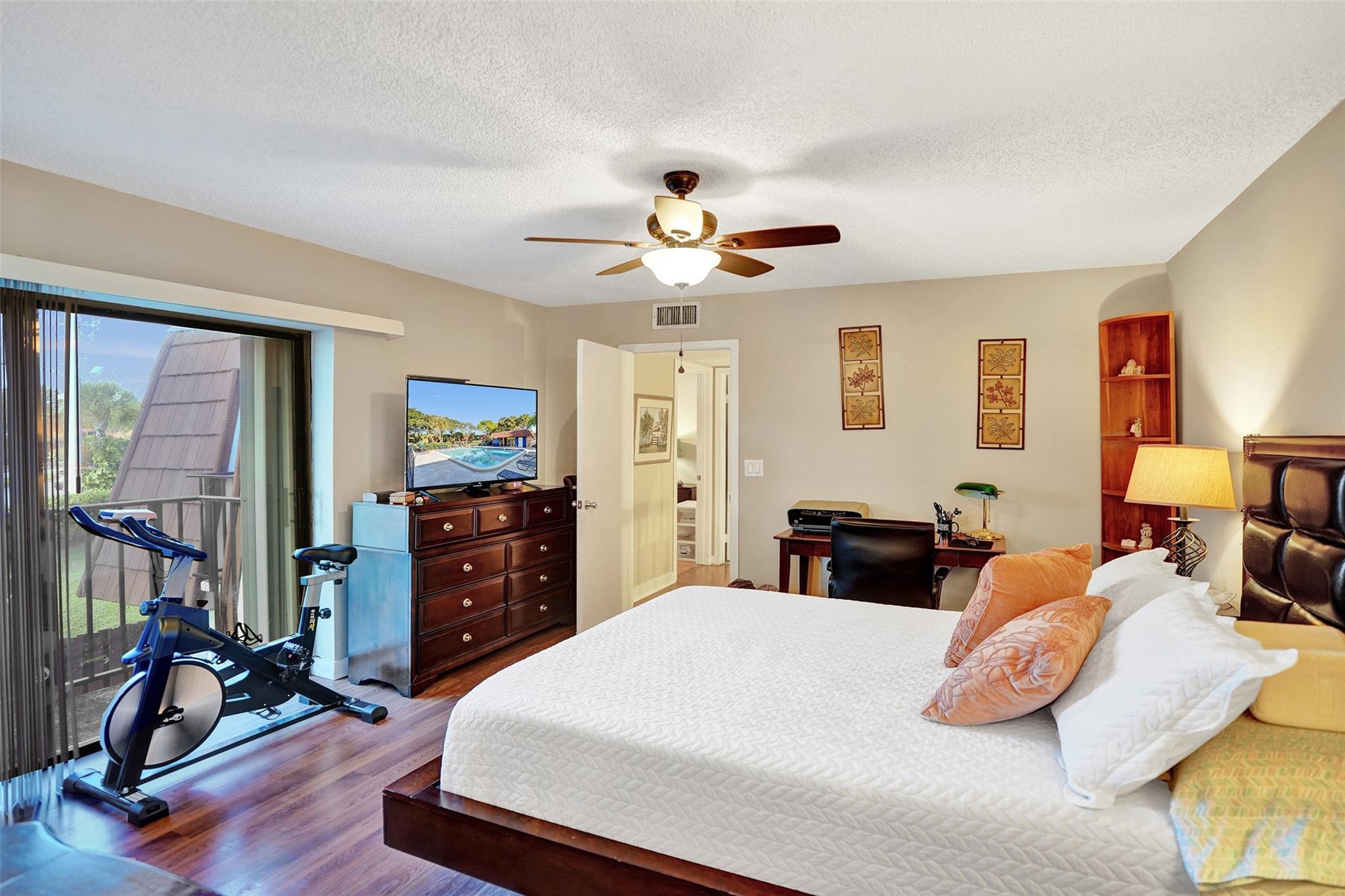 LAKESIDE - Residential