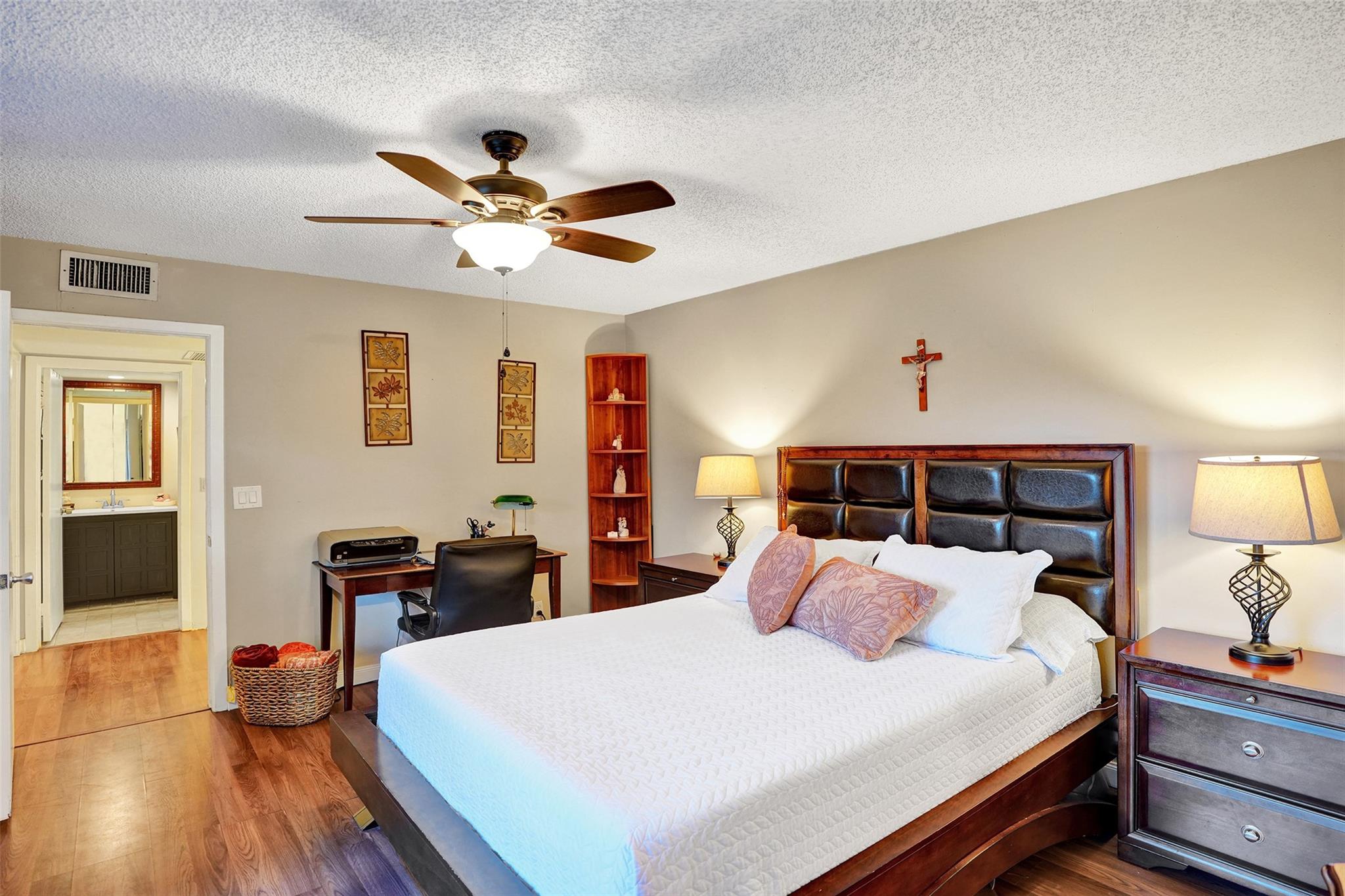 LAKESIDE - Residential