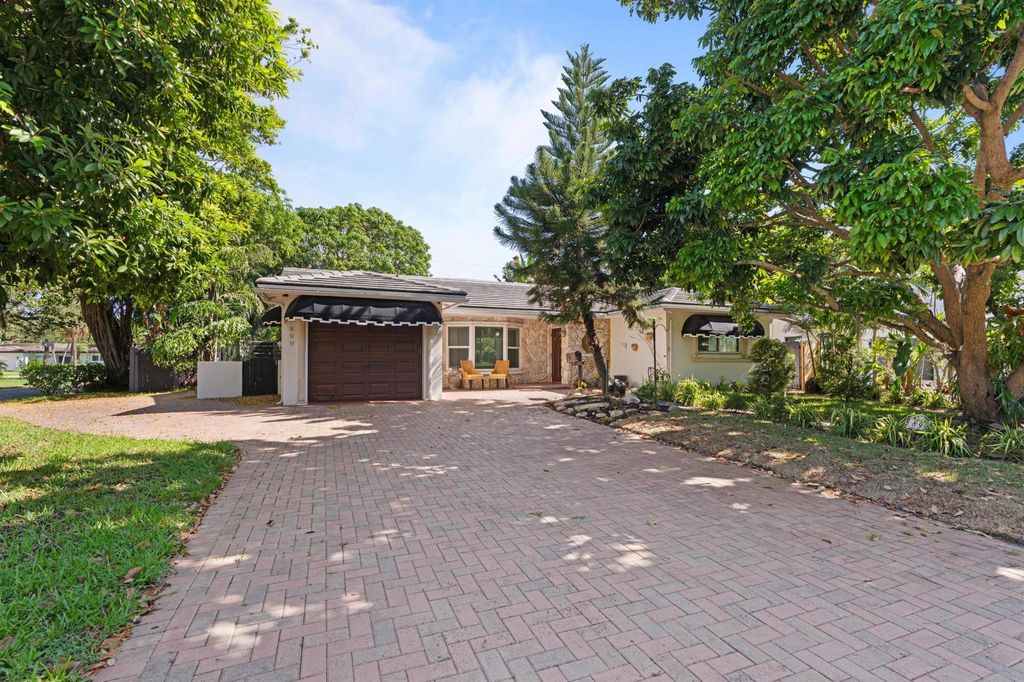 Photo of 899 NW 6th Drive, Boca Raton, FL 33486 (MLS # R11117802)