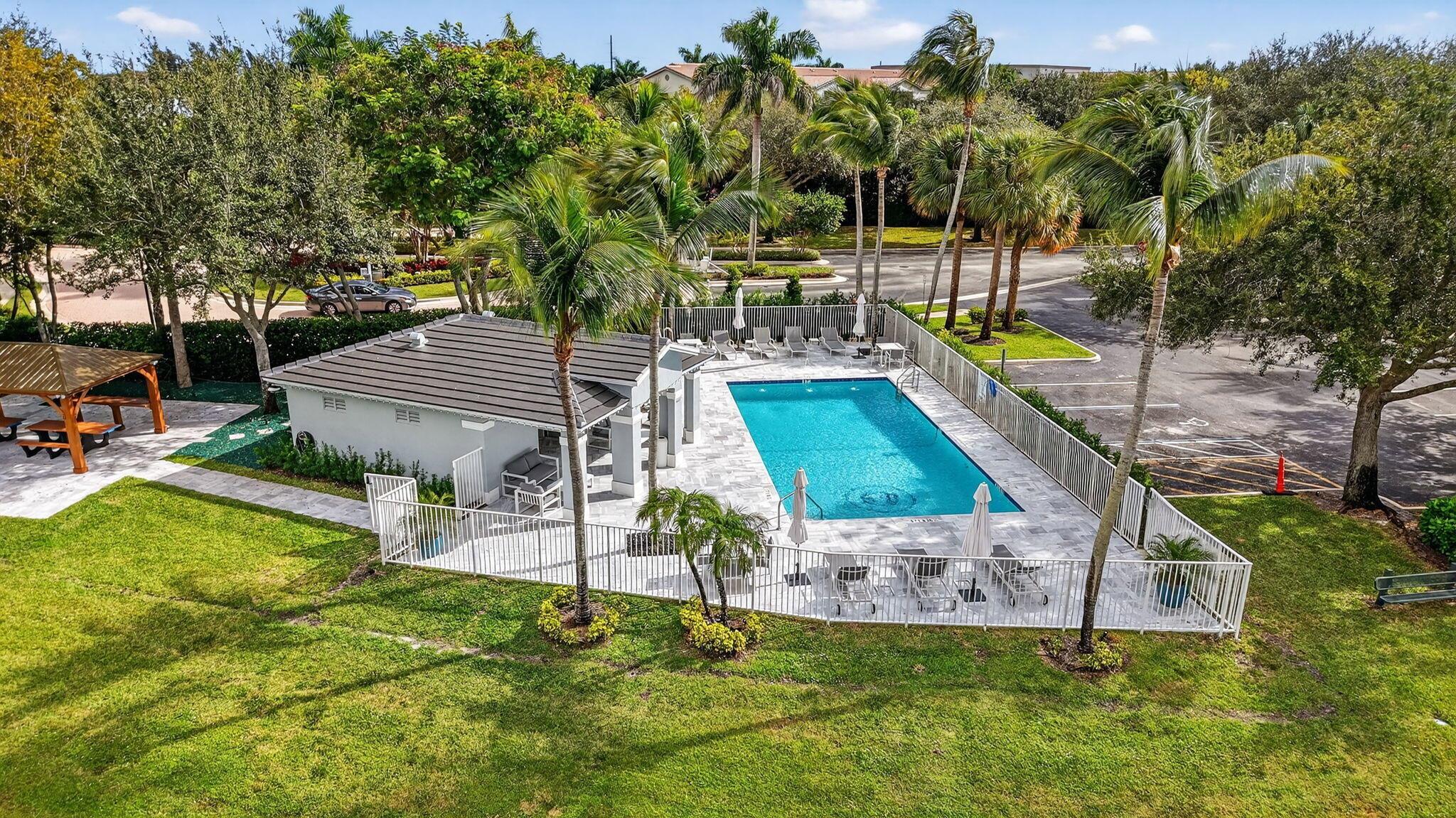 SIERRA PALMS - Residential