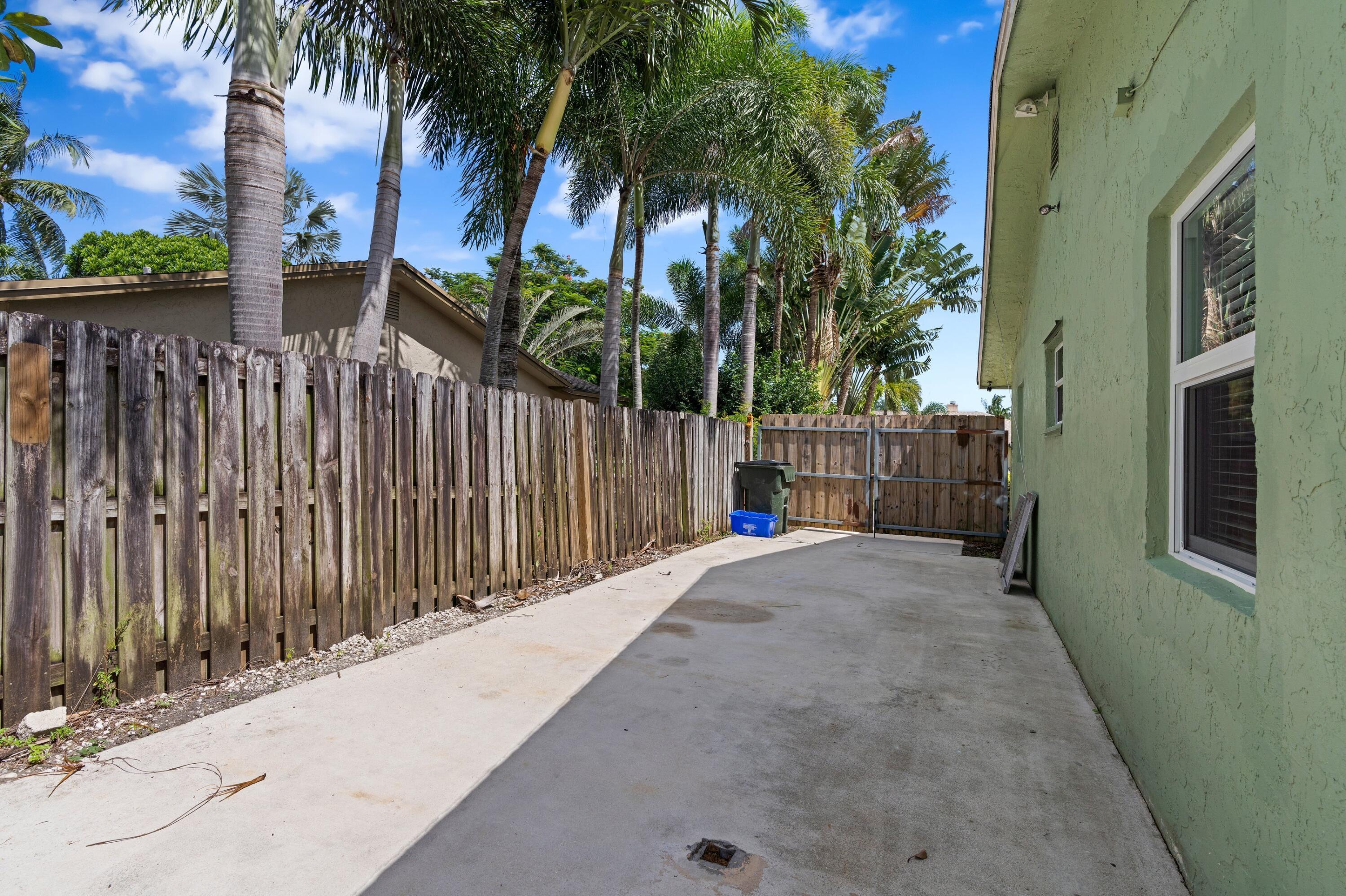 TROPIC PALMS 2 - Residential Lease