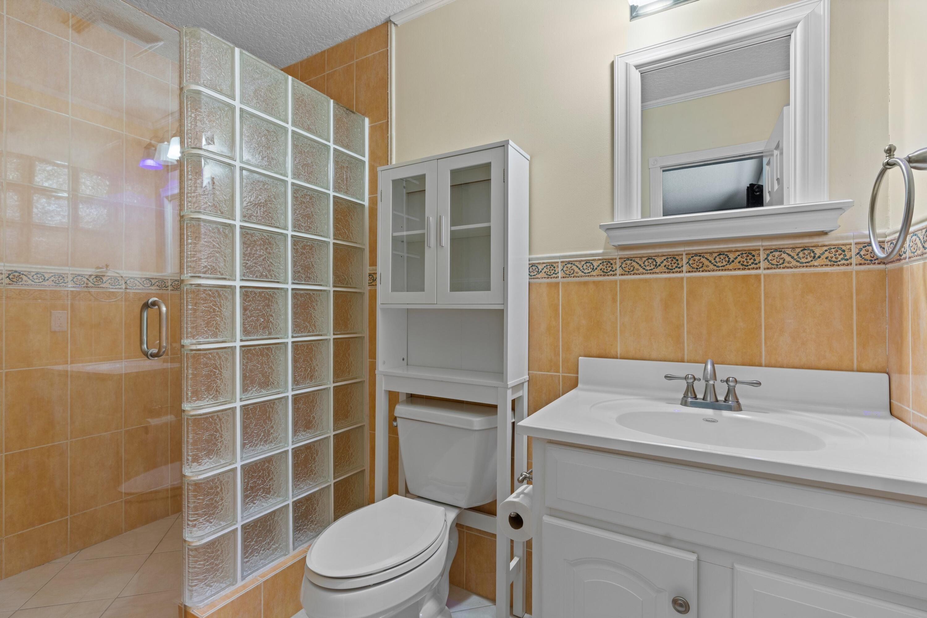 TROPIC PALMS 2 - Residential Lease