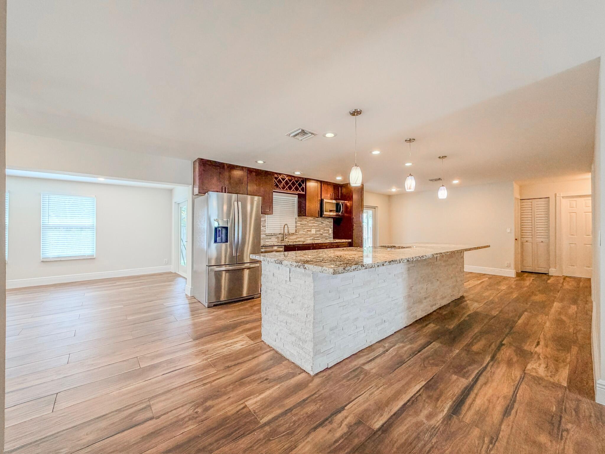 TROPIC PALMS 2 - Residential Lease