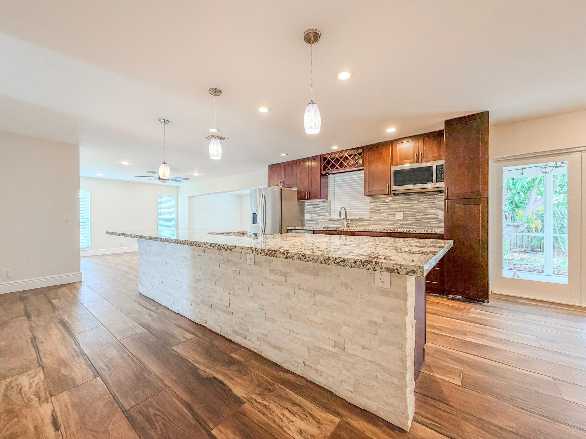 TROPIC PALMS 2 - Residential Lease