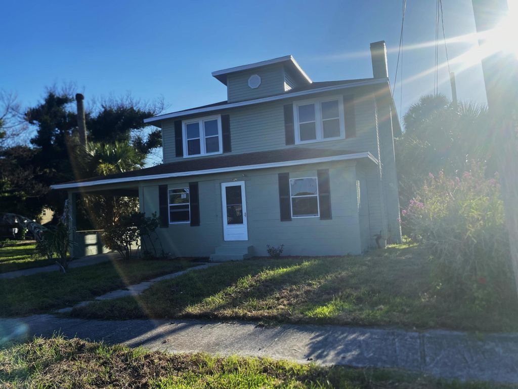 Photo of 319 N 11th Street, Fort Pierce, FL 34950 (MLS # B26014790)