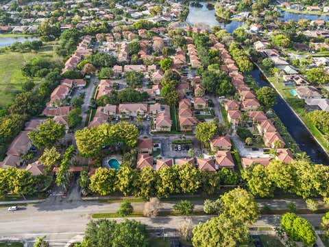 Tiny photo for 11303 Lakeview Drive #8-m, Coral Springs, FL 33071 (MLS # B26015455)