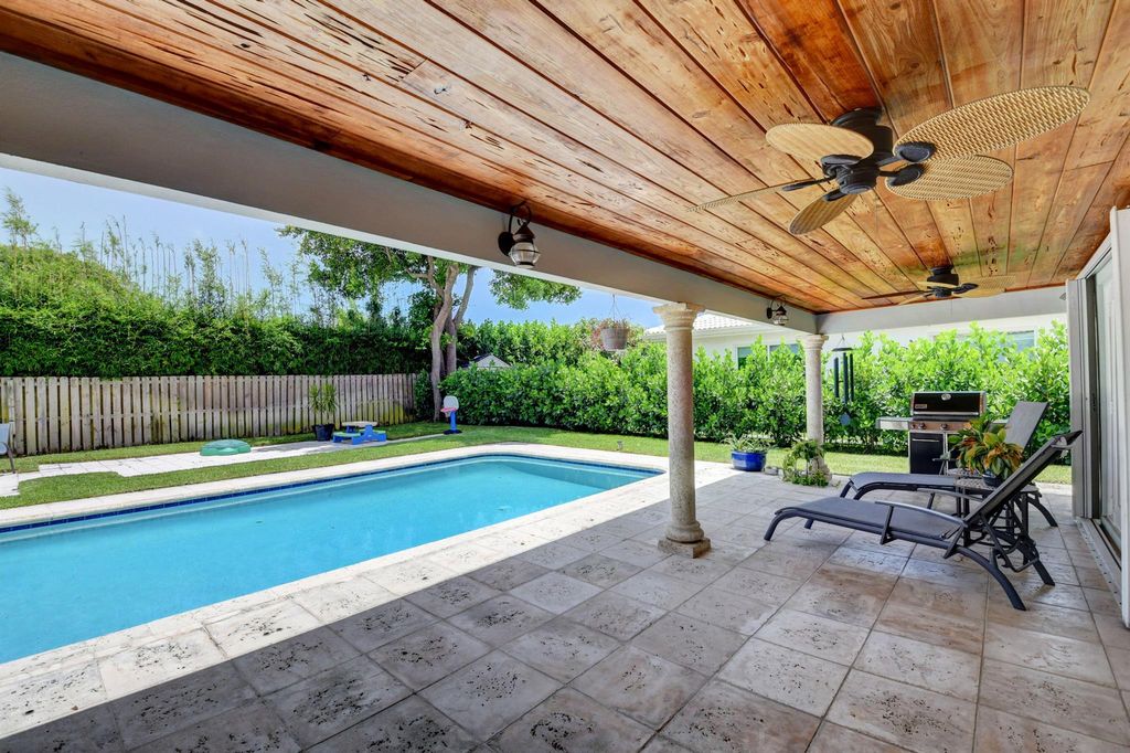 Photo of 1560 SW 8th Avenue, Boca Raton, FL 33486 (MLS # R10906098)