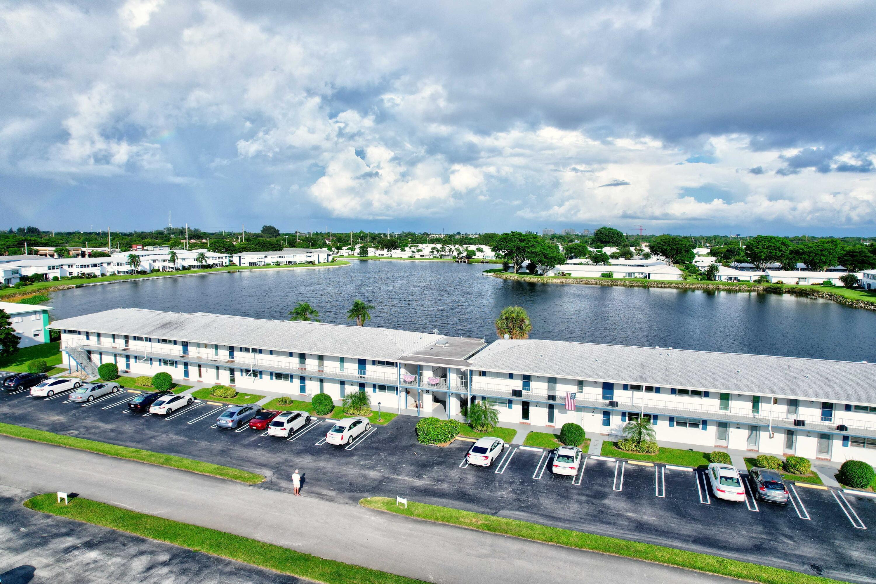 1118 Lake Terrace 215