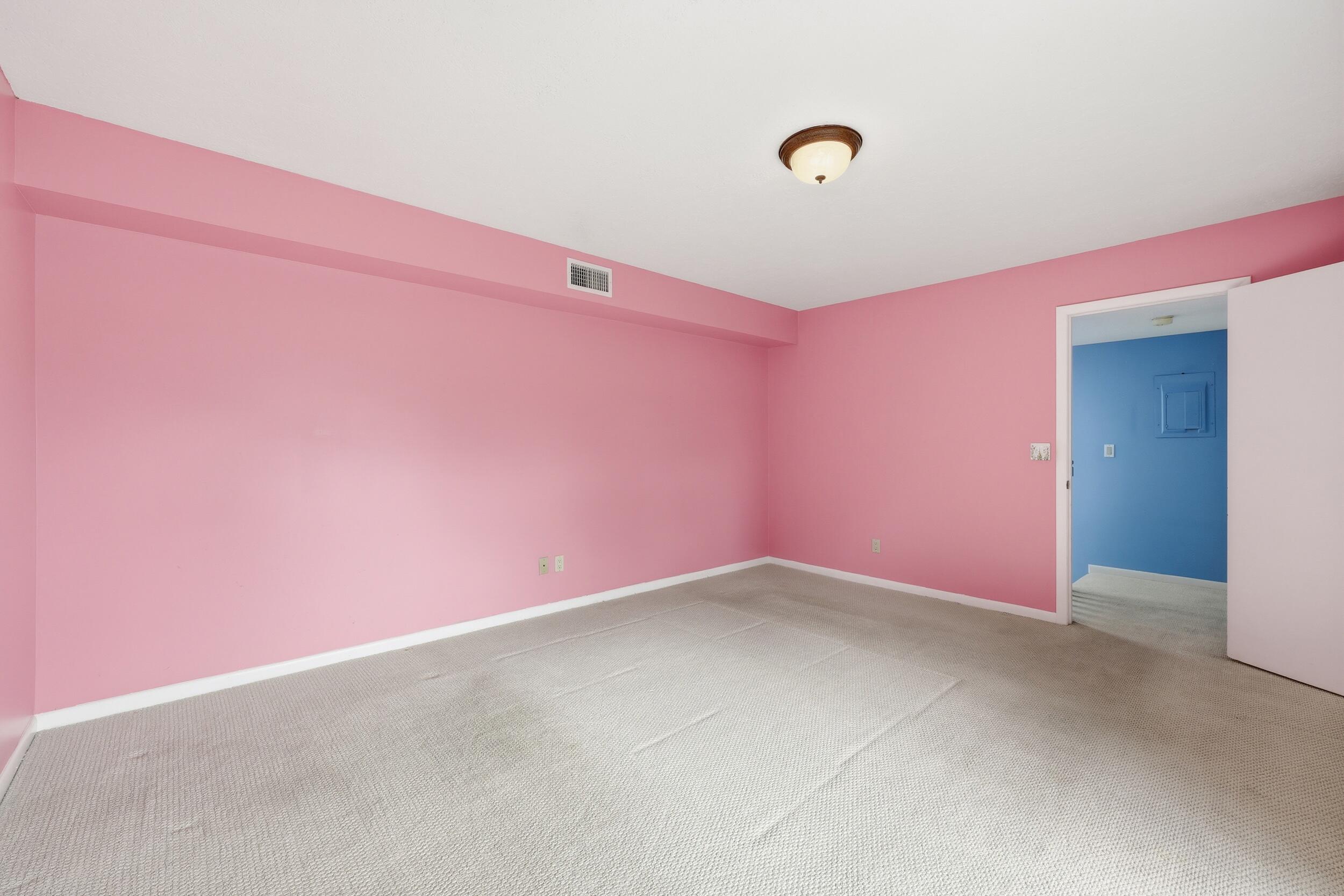 EMERALD LAKES - Residential