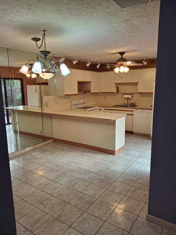 6520 SE Windsong Lane 728, Stuart, FL, 34997/$329,900 2 6520 SE Windsong Lane 728