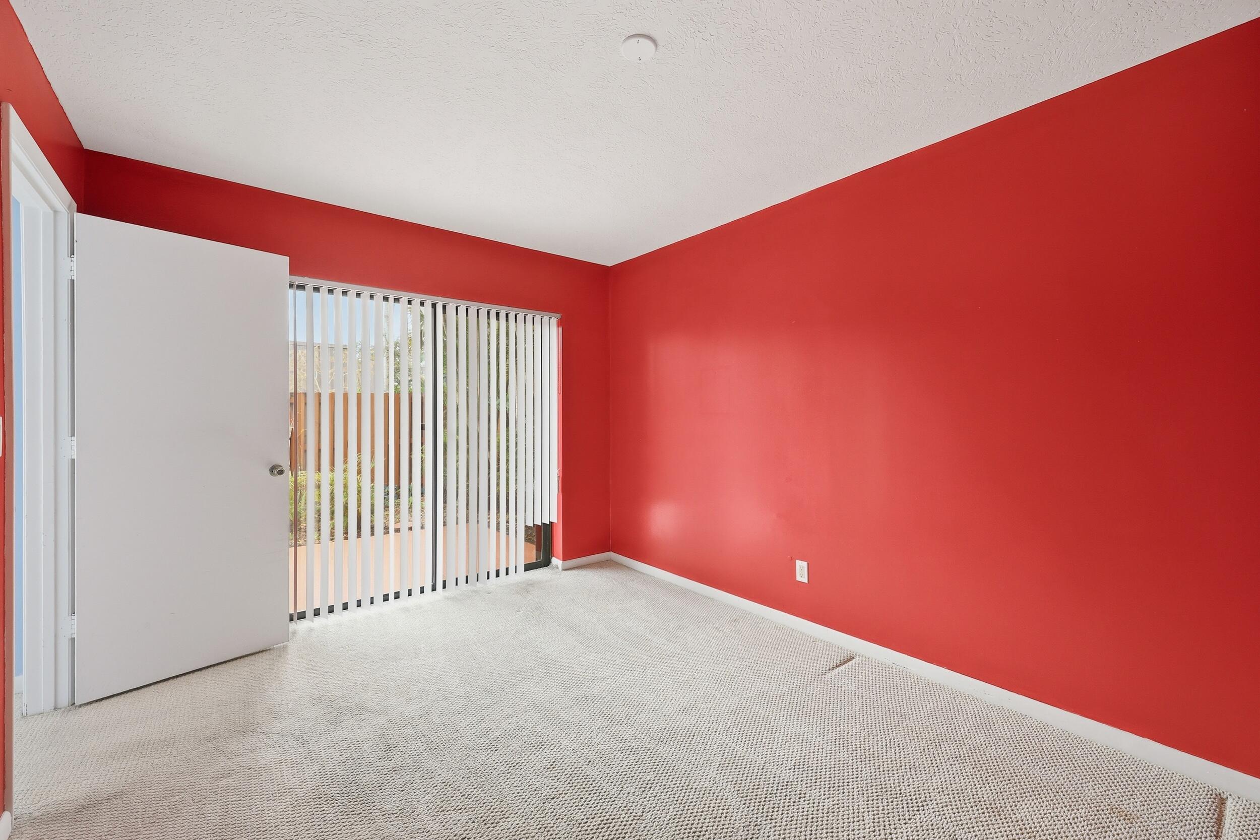 EMERALD LAKES - Residential