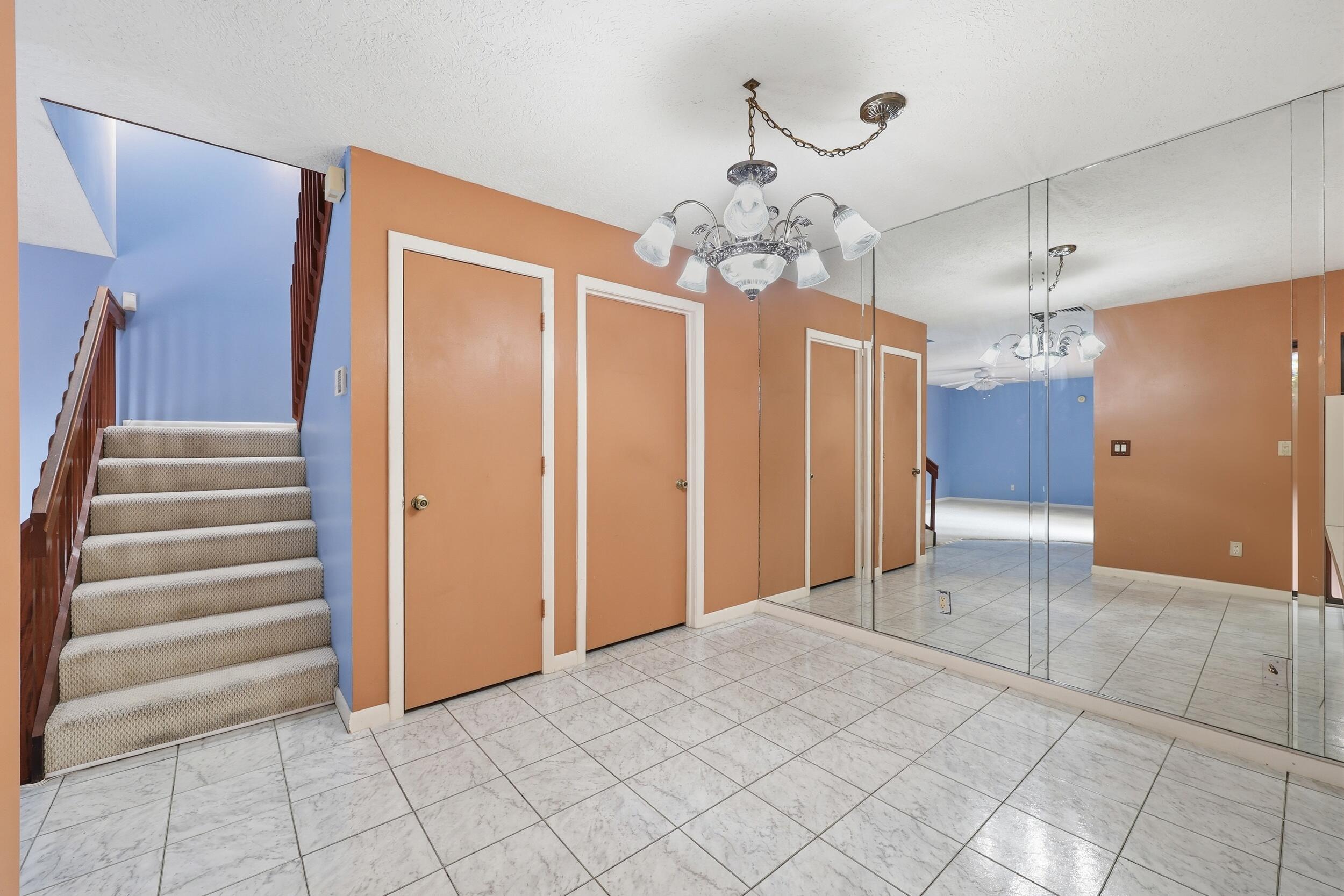 EMERALD LAKES - Residential