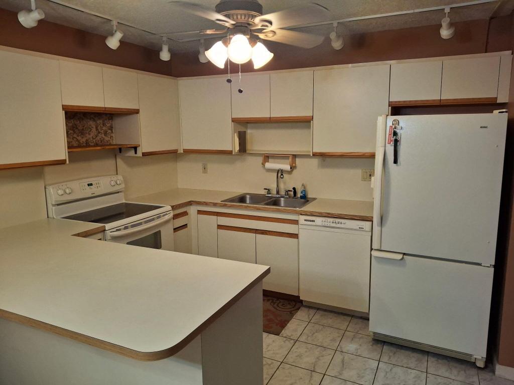 6520 SE Windsong Lane 728, Stuart, FL, 34997/$329,900 3 6520 SE Windsong Lane 728