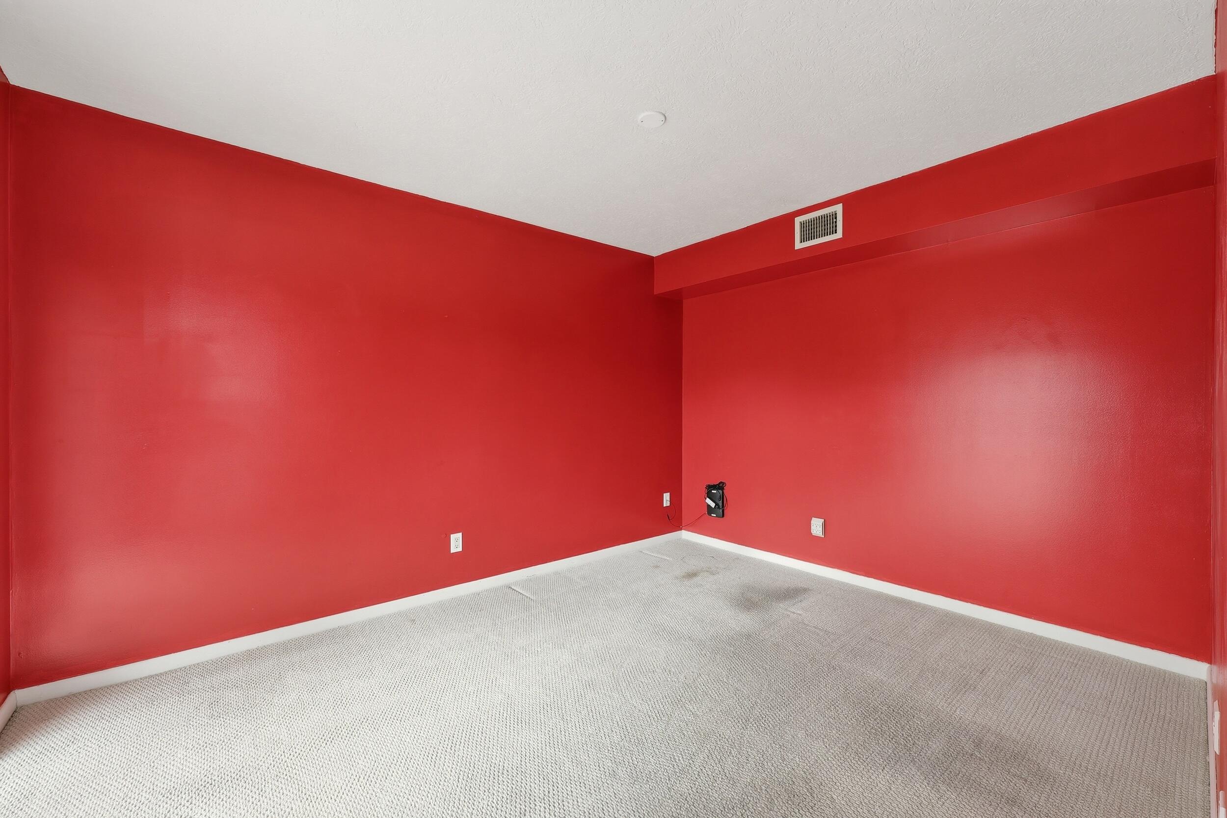 EMERALD LAKES - Residential