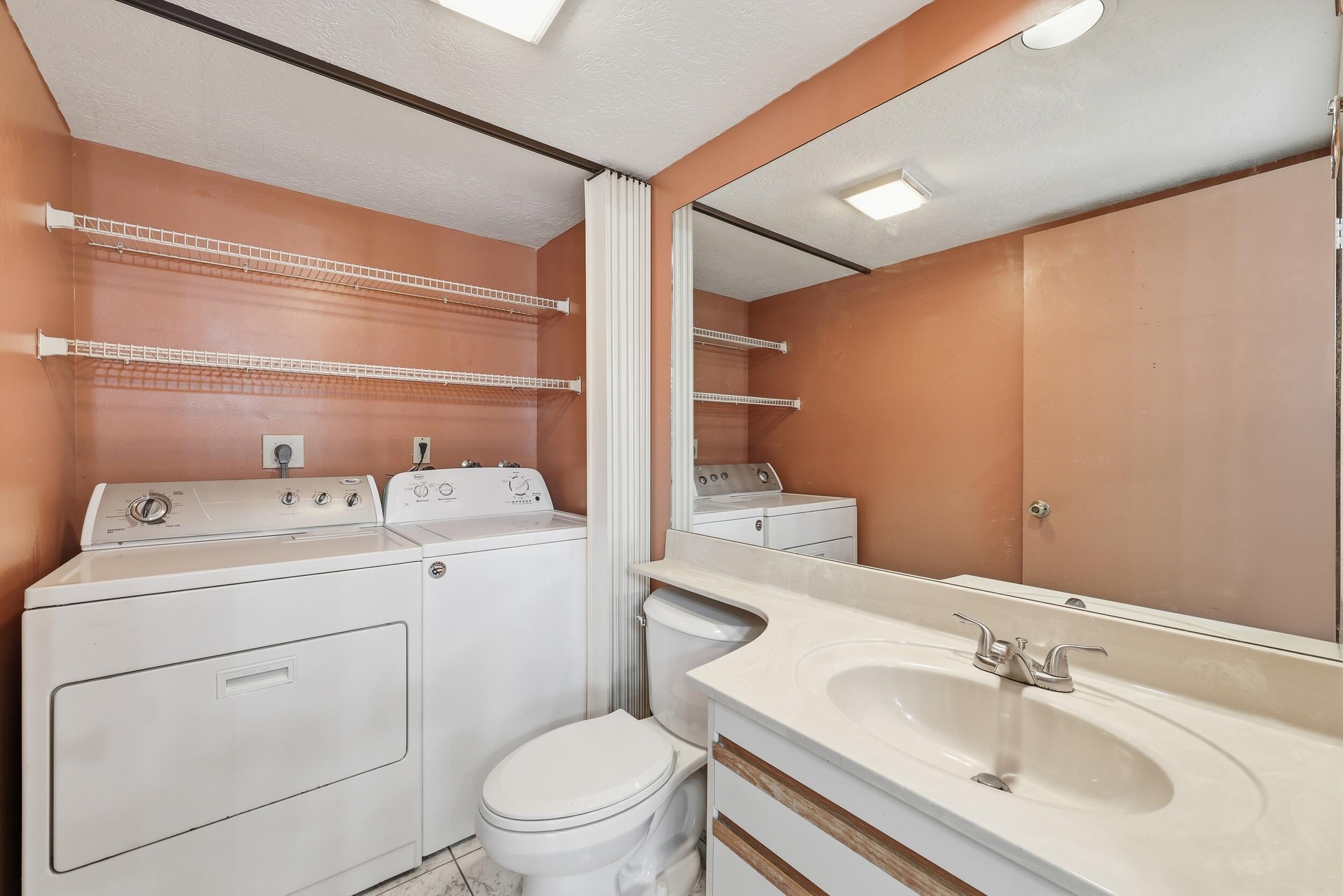 EMERALD LAKES - Residential