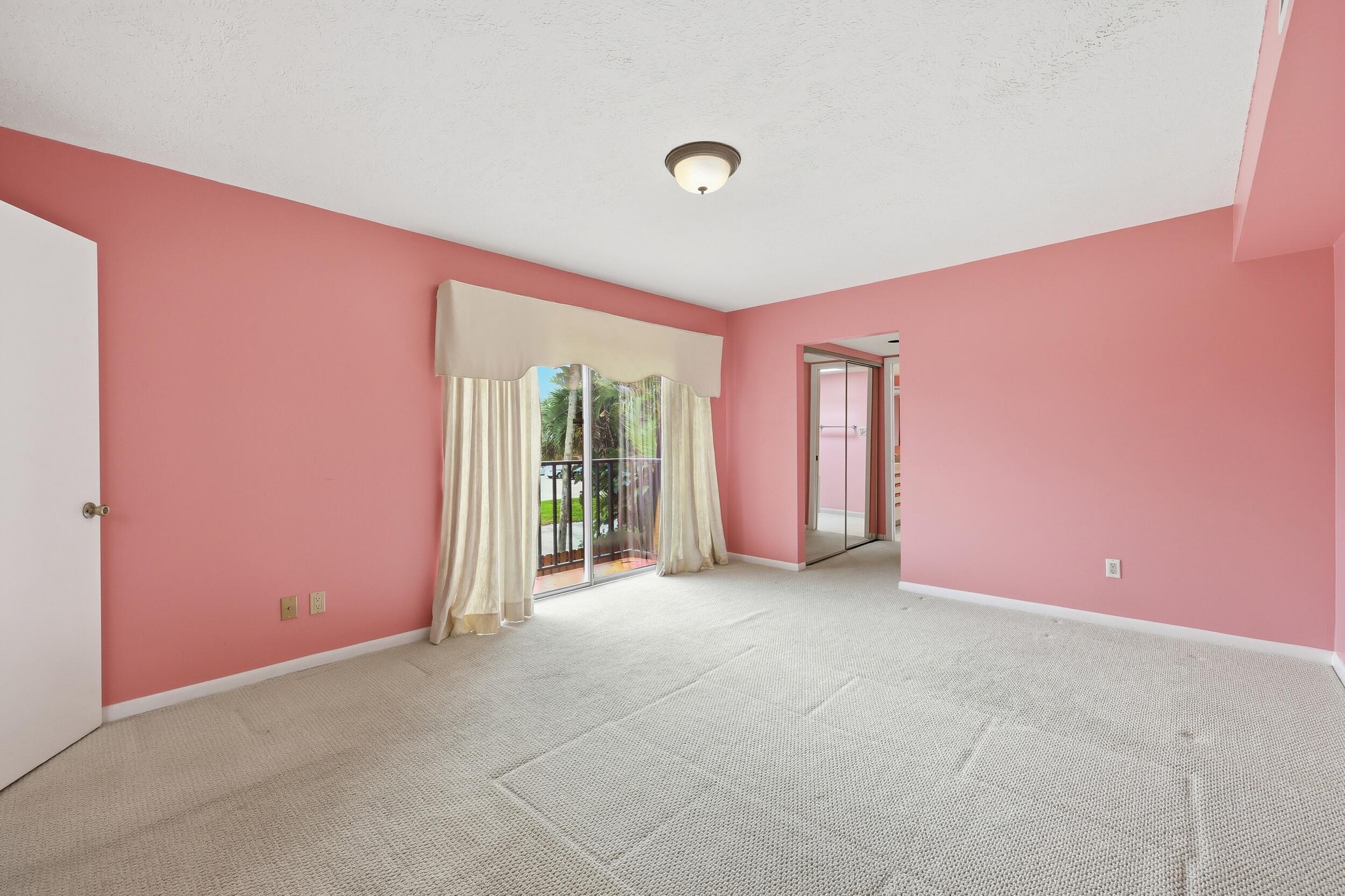 EMERALD LAKES - Residential