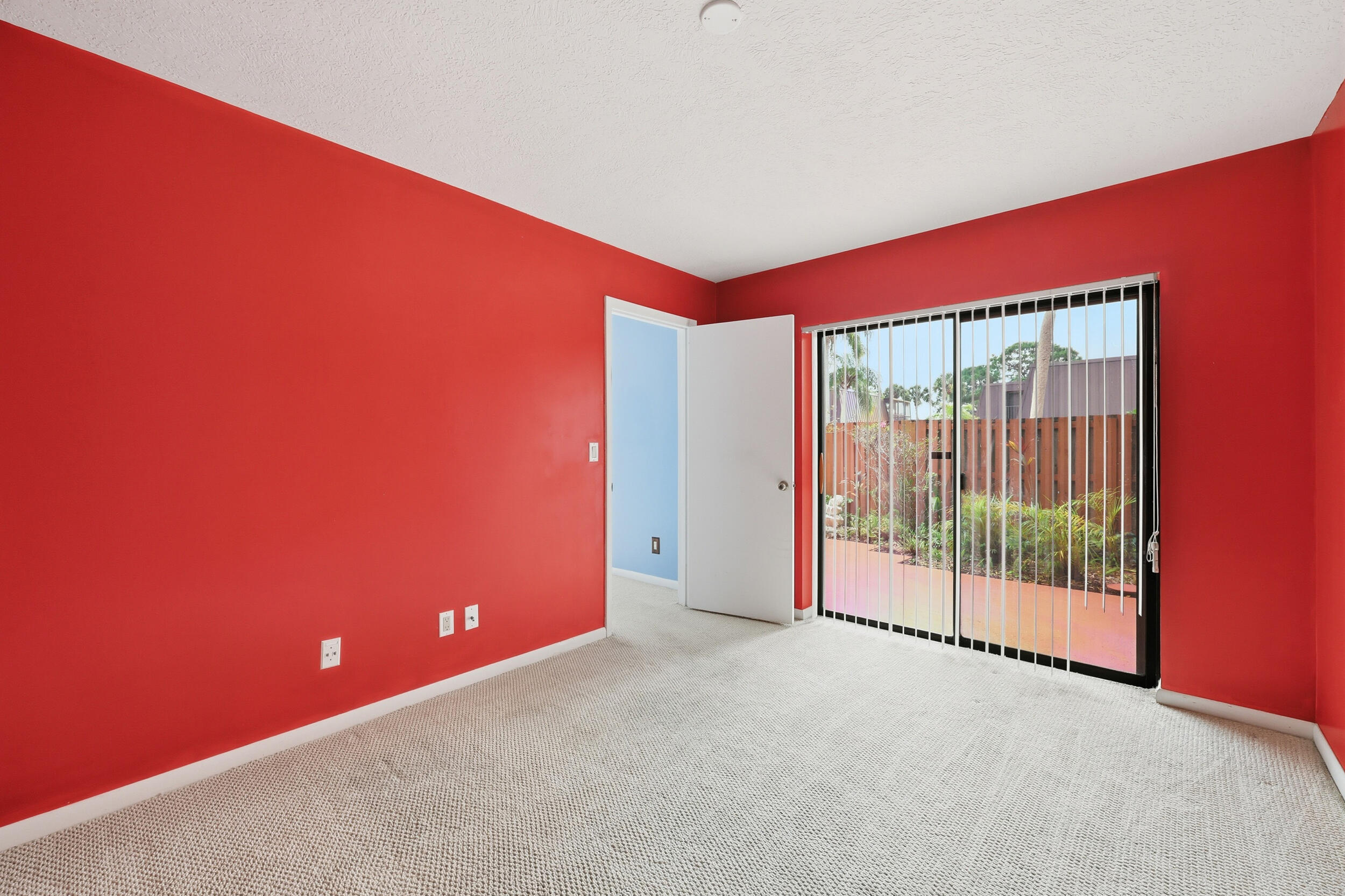 EMERALD LAKES - Residential