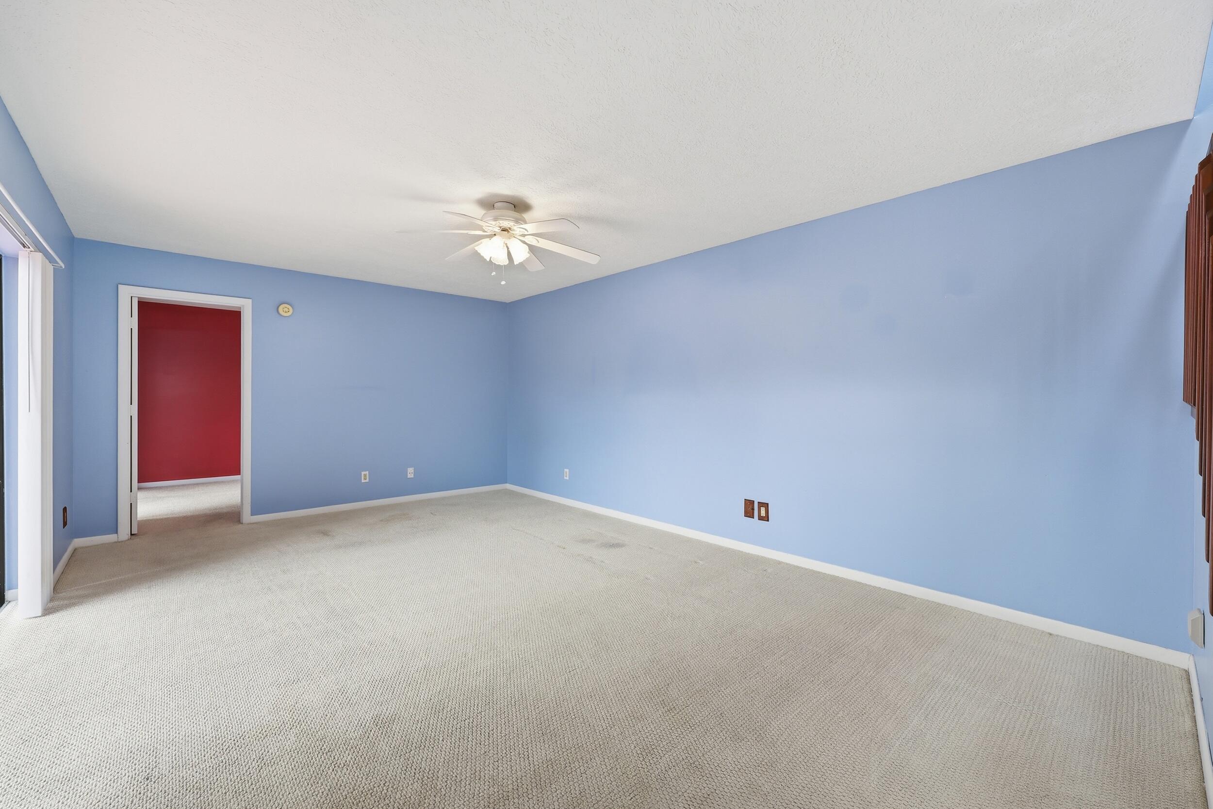 EMERALD LAKES - Residential