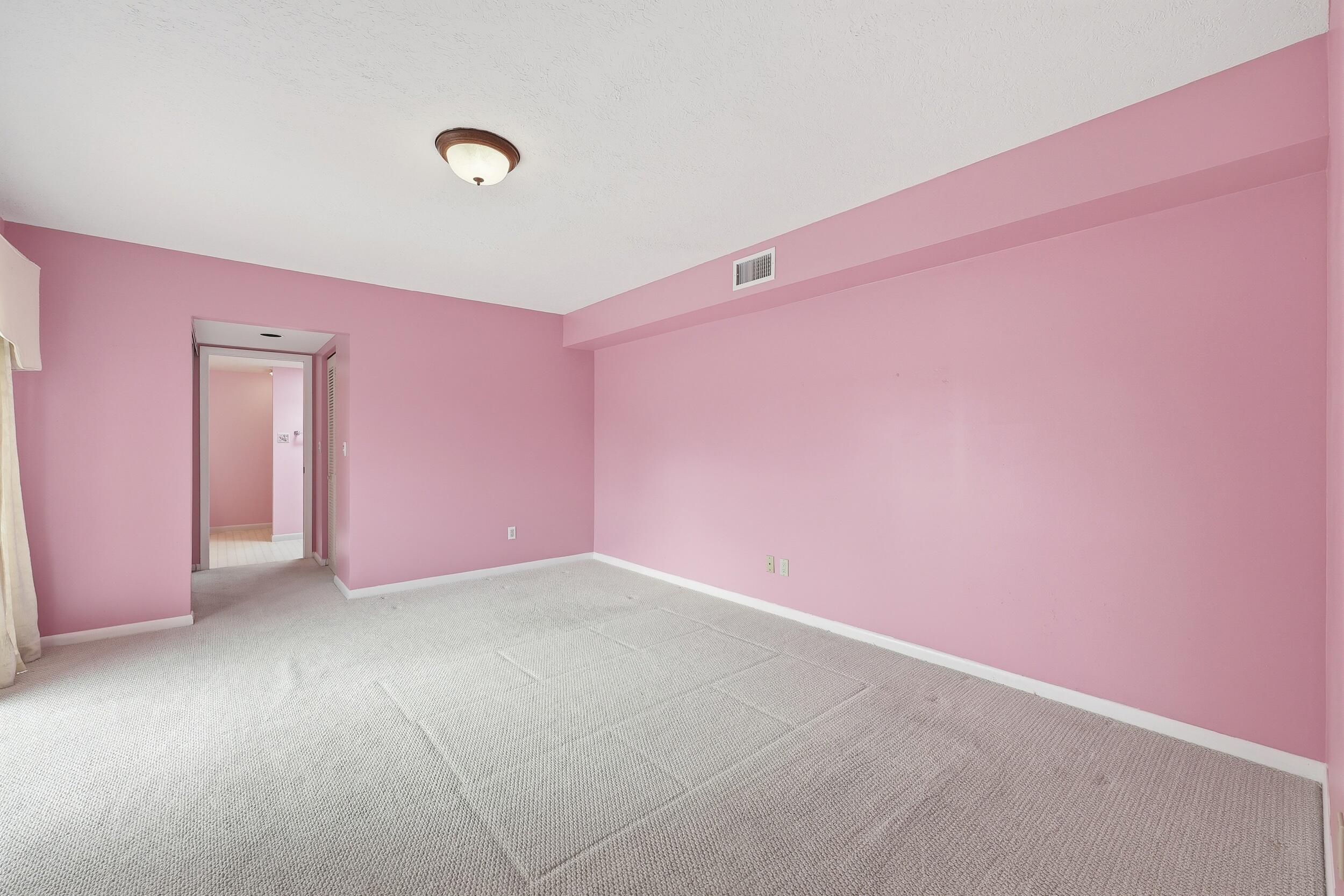 EMERALD LAKES - Residential