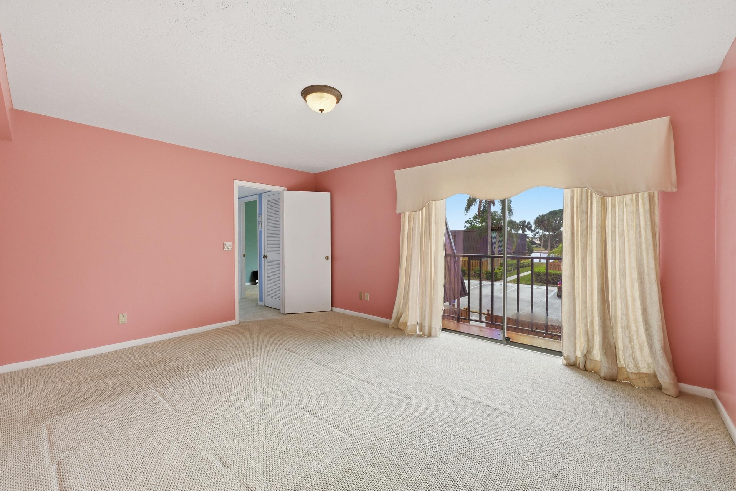 EMERALD LAKES - Residential