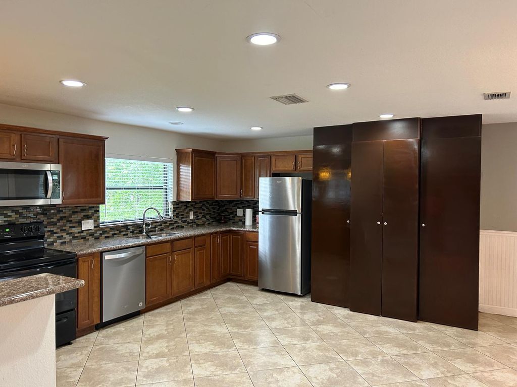 Photo of 182 NW Broadview Street, Port Saint Lucie, FL 34983 (MLS # R11046999)