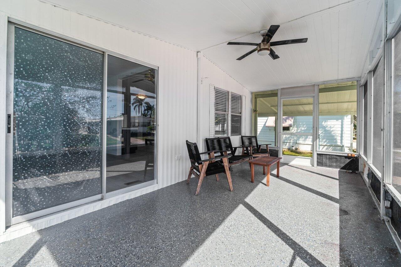 7129 SE Bluebird Circle, Hobe Sound, FL, 33455/$249,000 3 7129 SE Bluebird Circle