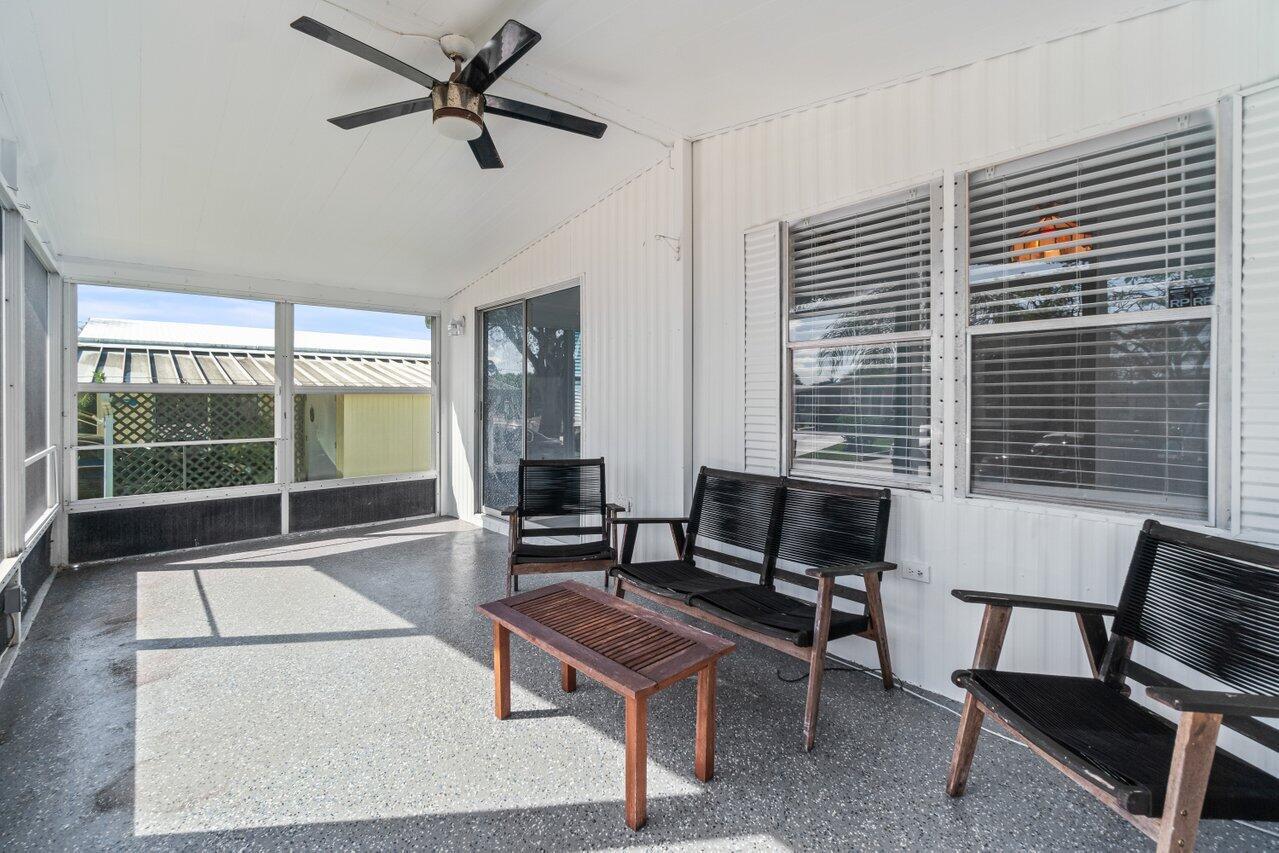7129 SE Bluebird Circle, Hobe Sound, FL, 33455/$249,000 2 7129 SE Bluebird Circle