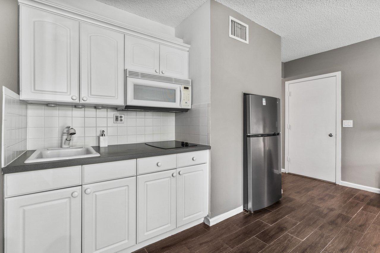 TENNIS LODGES 1 CONDO - Residential Lease