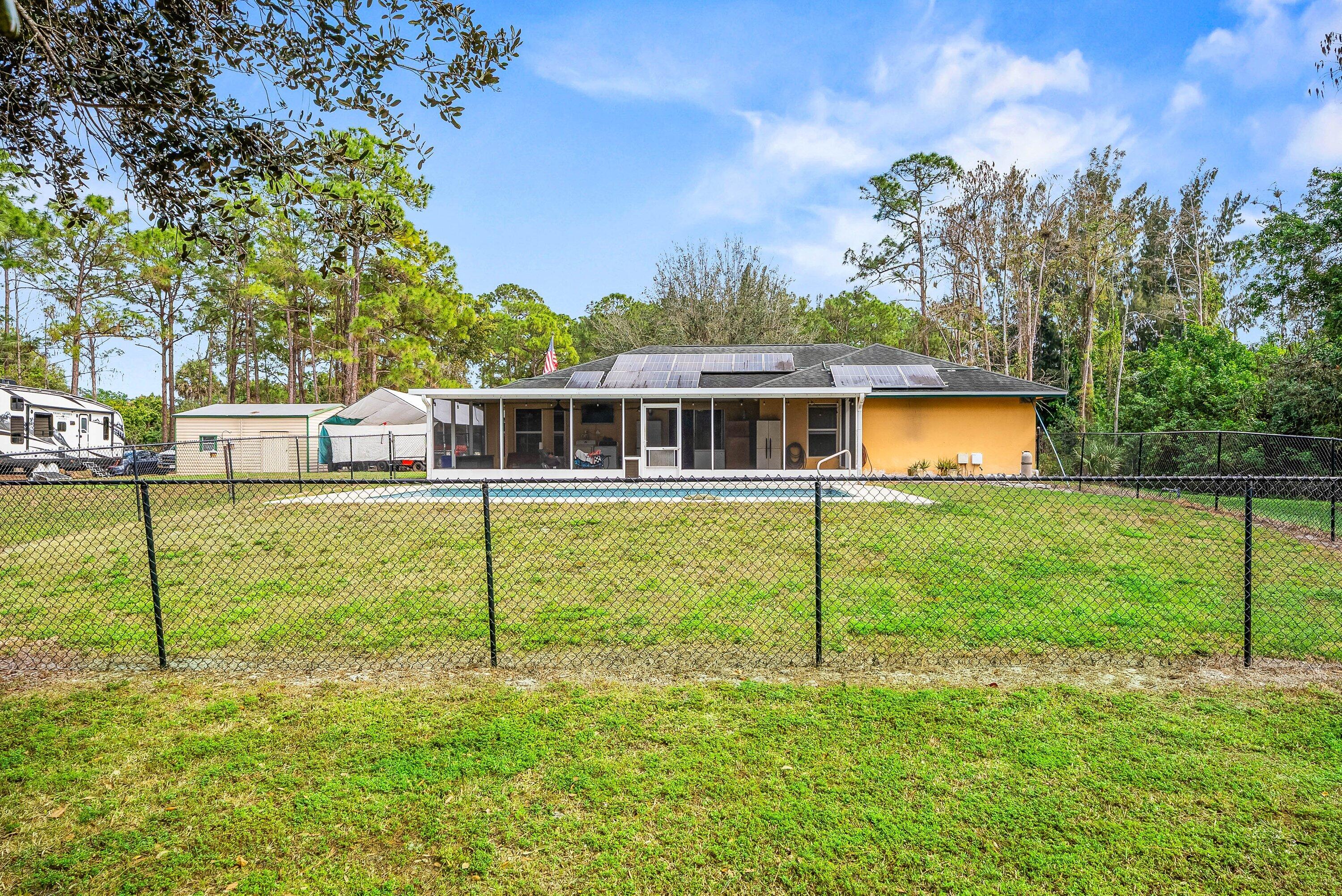 LOXAHATCHEE GROVES - Residential