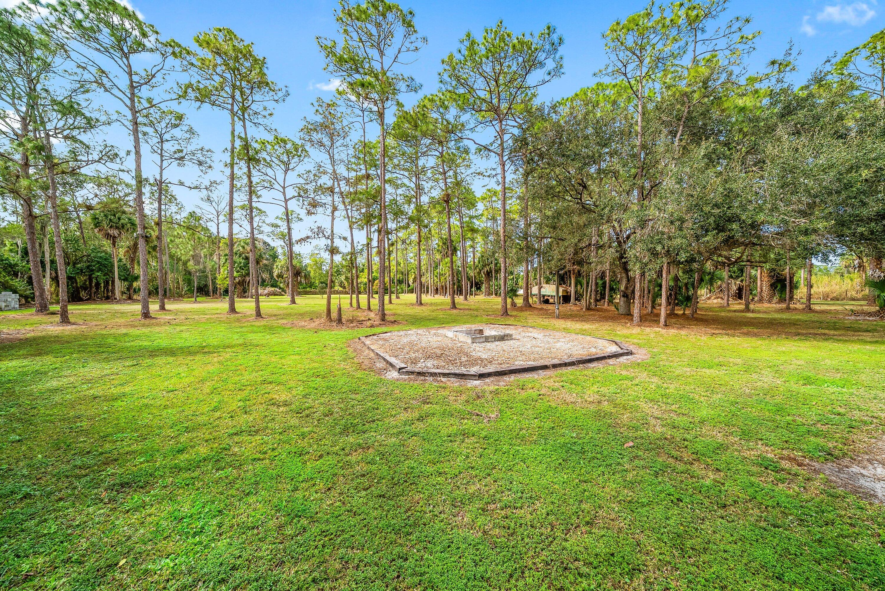 LOXAHATCHEE GROVES - Residential