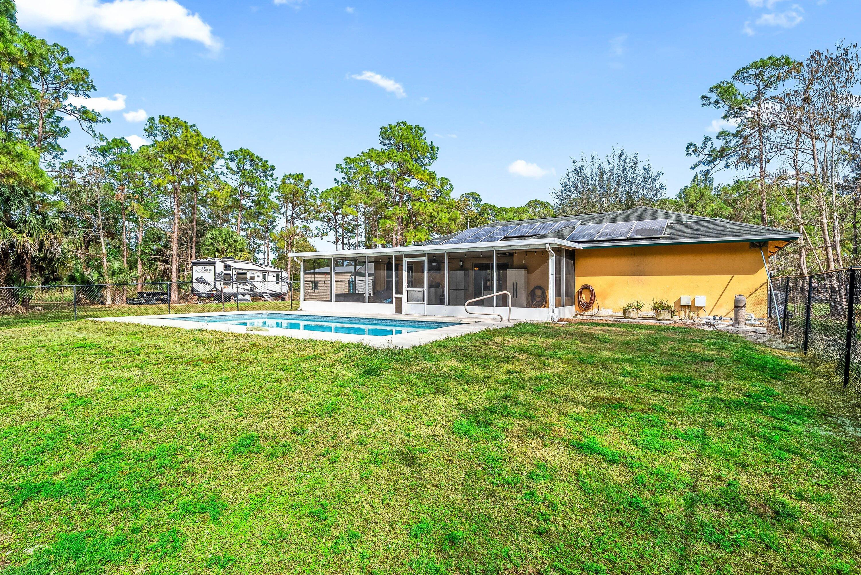 LOXAHATCHEE GROVES - Residential