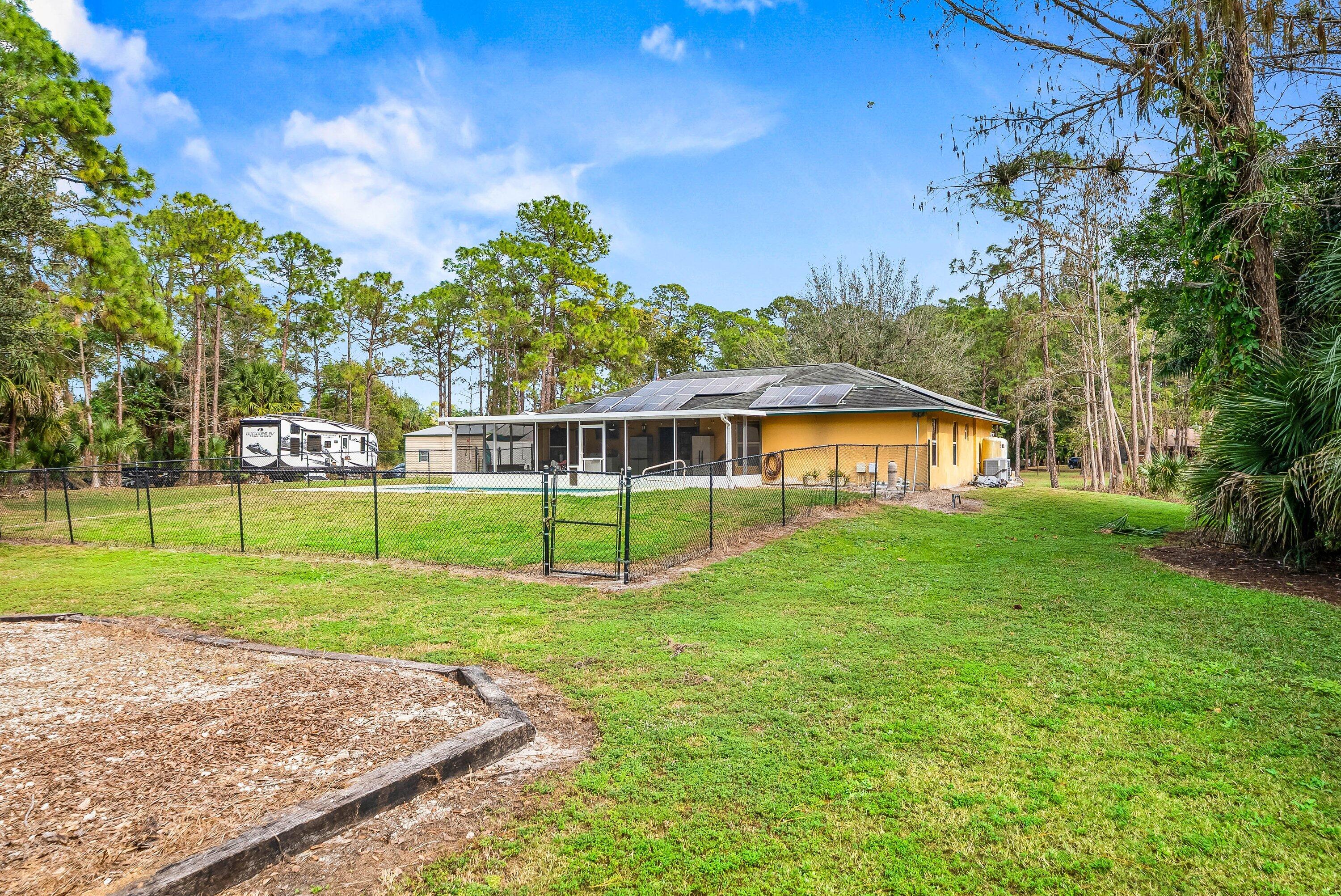 LOXAHATCHEE GROVES - Residential