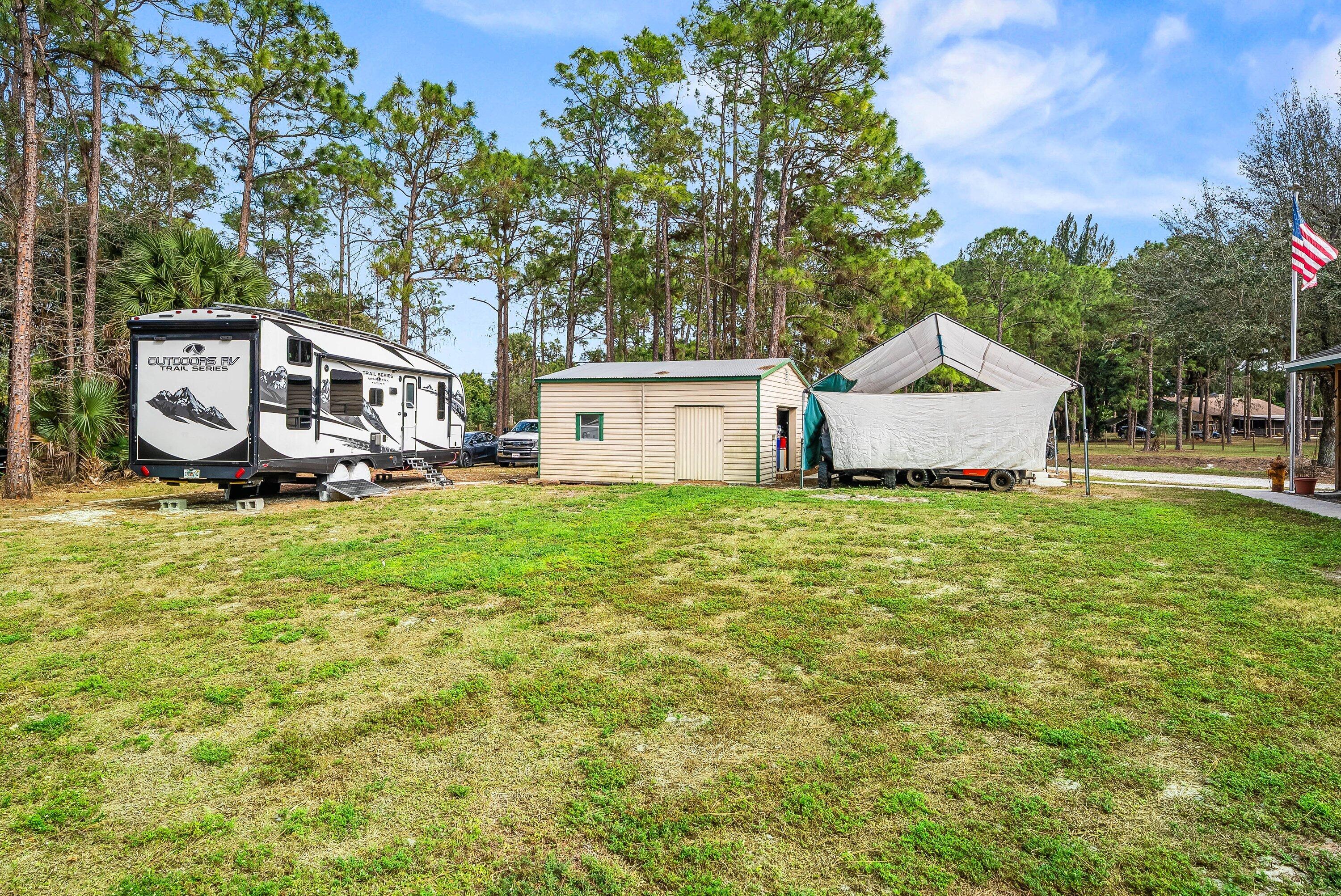 LOXAHATCHEE GROVES - Residential