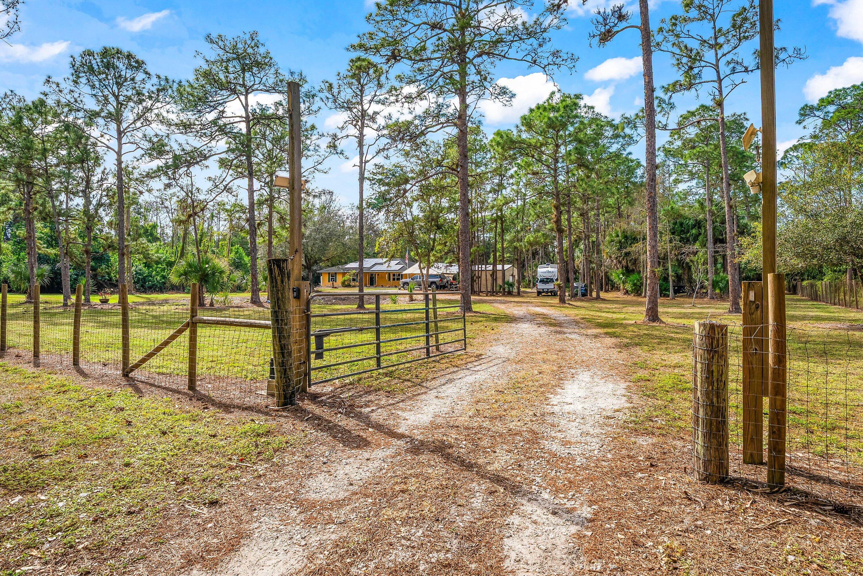 LOXAHATCHEE GROVES - Residential