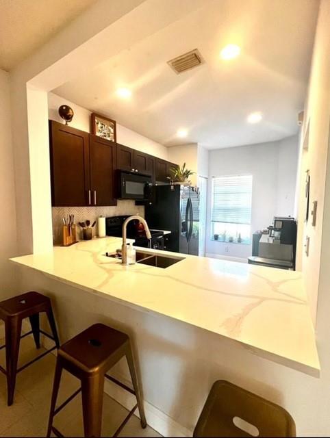 BEAUTIFUAL BOYTON BEACH OASIS COMMUNITY! UPDATED 3 BEDROOM 2.5 BATHROOM WITH 1 CAR GARAGE TOWNHOUSE! PRIVATE PATIO - BEDROOMS UPSTAIRS, AMAZING KITCHEN! BEAUTIFUL COMMUNITY POOL AND A+ LOCATION!!! WON'T LAST!!!