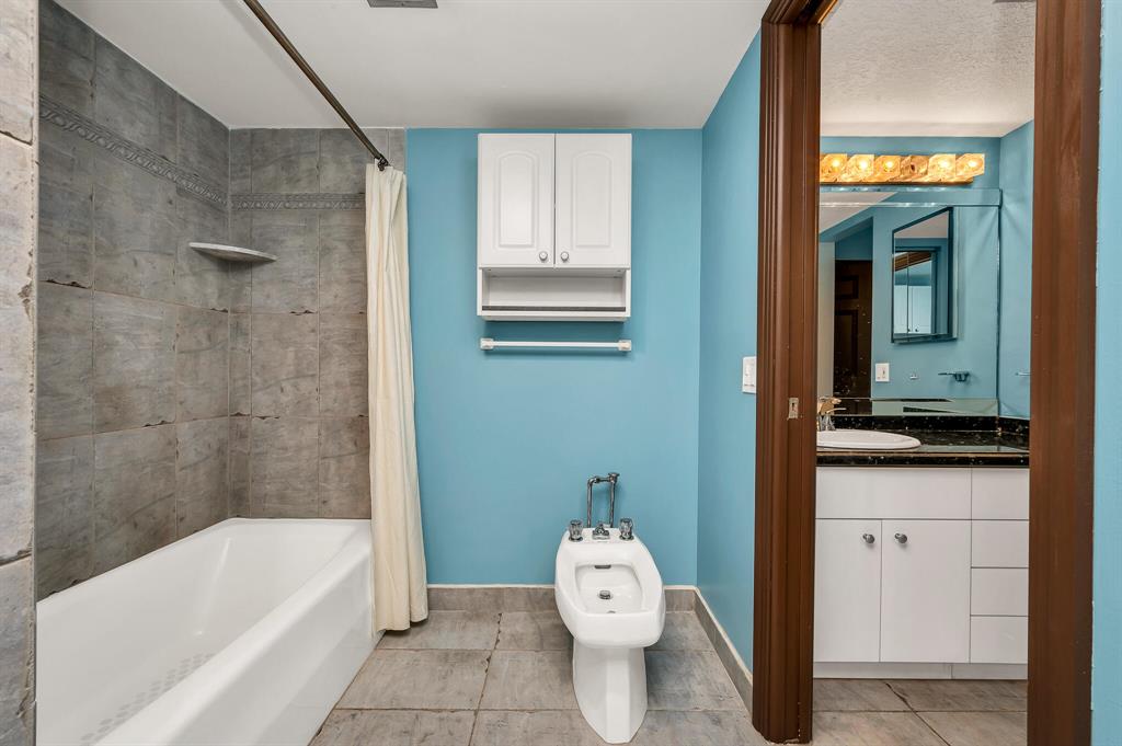 LINDAL APTS CONDO - Residential