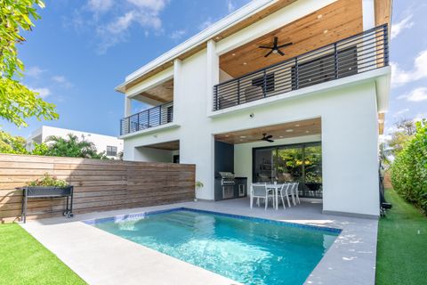 Photo of 1123 NE 12th Avenue #A, Fort Lauderdale, FL 33304 (MLS # R11168524)