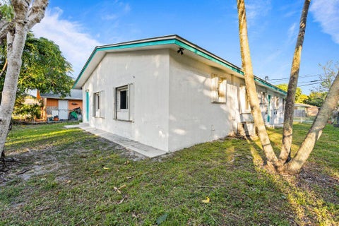Tiny photo for 3443 NE 3rd Avenue, Oakland Park, FL 33334 (MLS # R11159959)