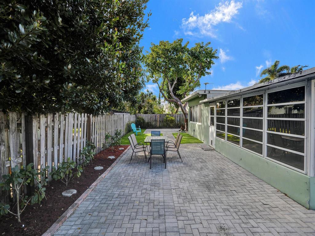 708 NE 24th Avenue