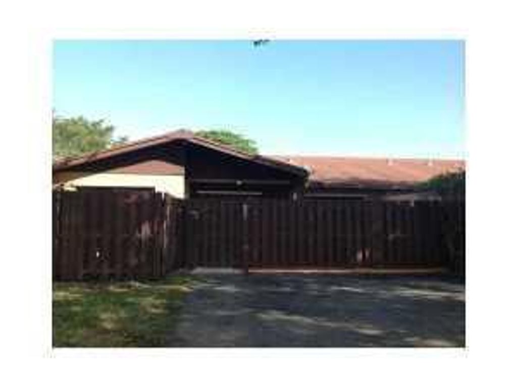 Photo of 2055 SW 24th Circle, Boynton Beach, FL 33426 (MLS # R10874799)
