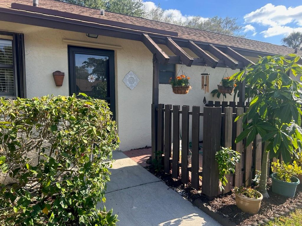 Photo of 30 Via De Casas Norte H, Boynton Beach, FL 33426 (MLS # F10435926)