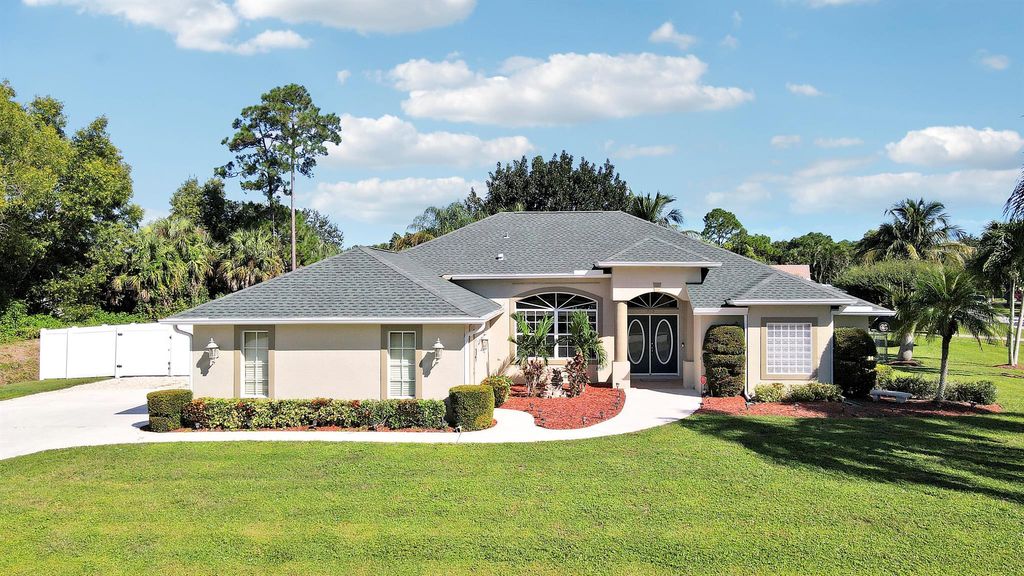 Photo of 713 SE Damask Avenue, Port Saint Lucie, FL 34983 (MLS # R11132760)