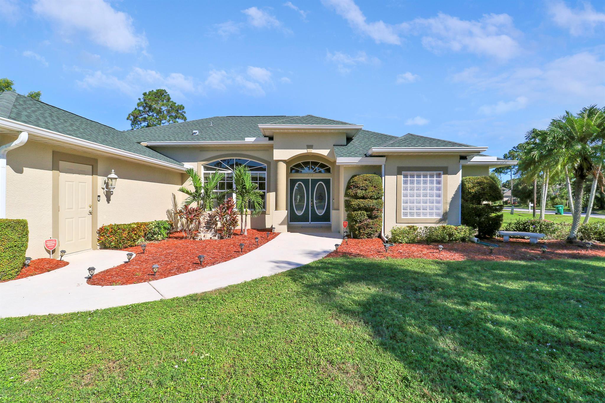 713 SE Damask Avenue