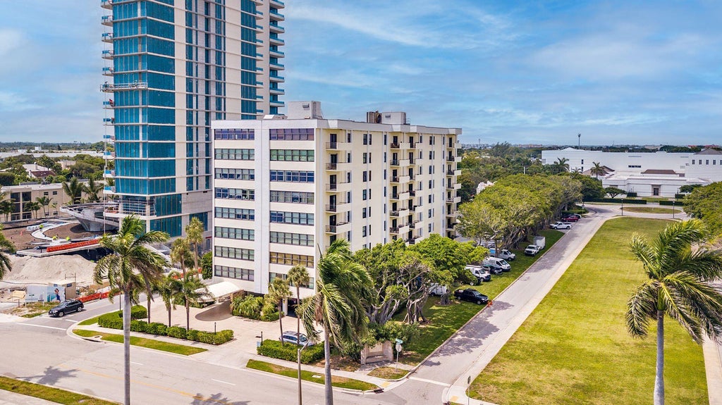 Photo of 1501 S FLAGLER Drive #5G, West Palm Beach, FL 33401 (MLS # B26088671)