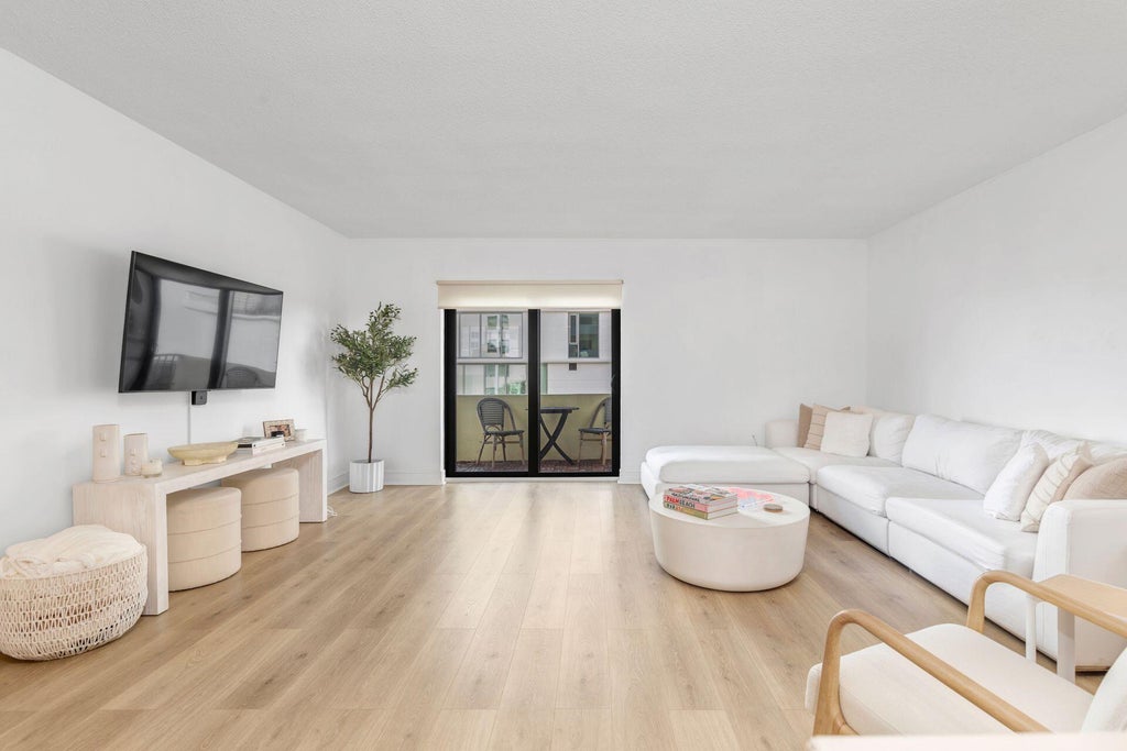 Photo of 1501 S FLAGLER Drive #5G, West Palm Beach, FL 33401 (MLS # B26088671)