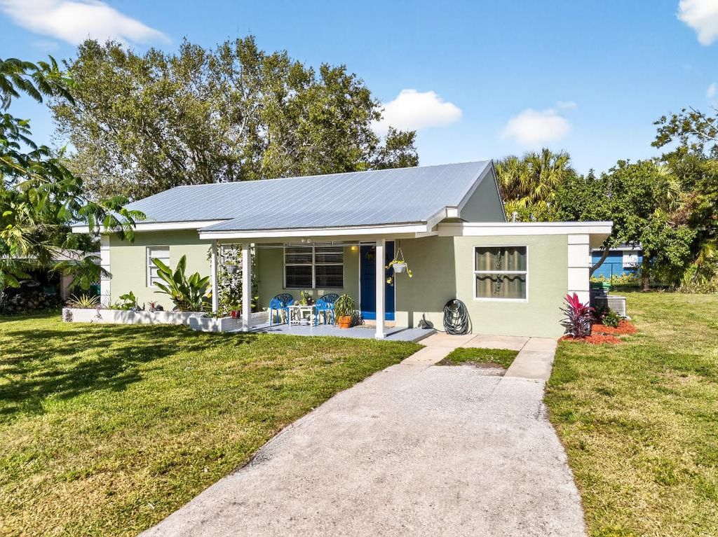 Photo of 2108 Donald Avenue, Fort Pierce, FL 34946 (MLS # R11146422)